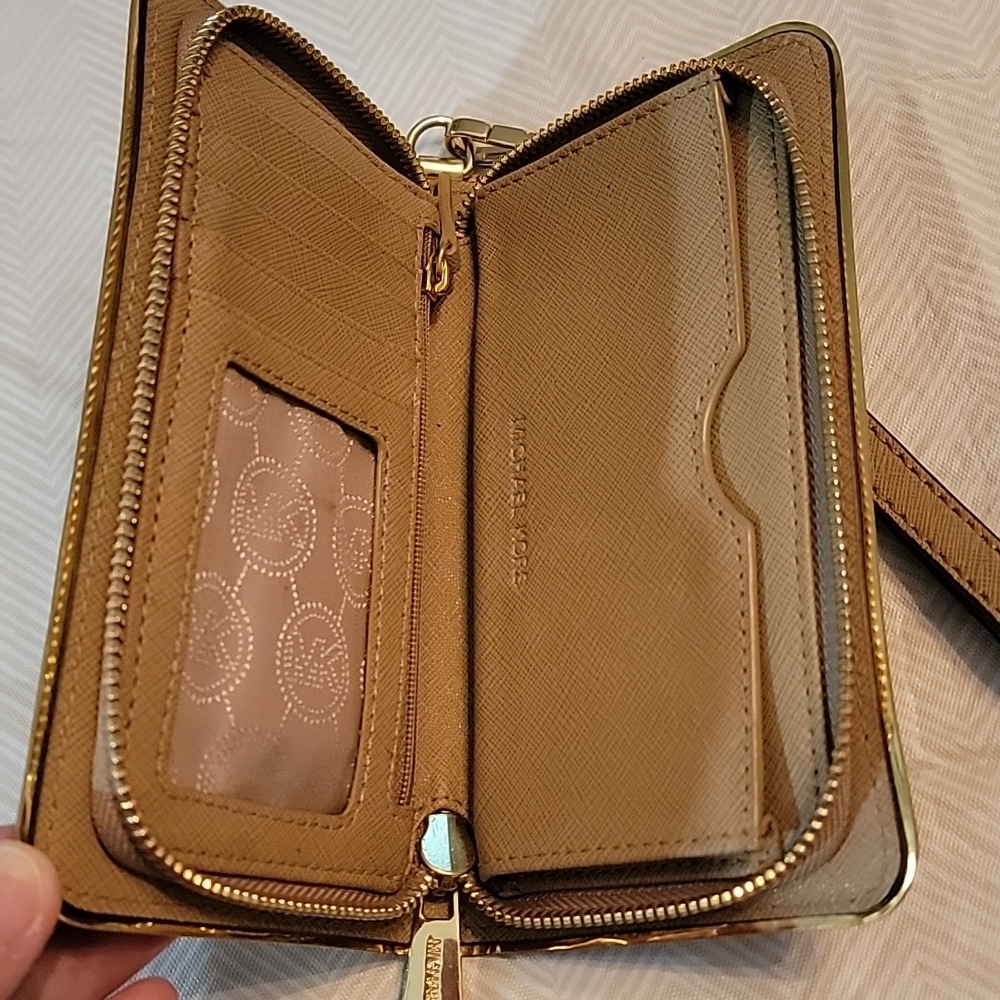 Michael Kors Tan Jet Set Wristlet Wallet - Picture 6 of 11